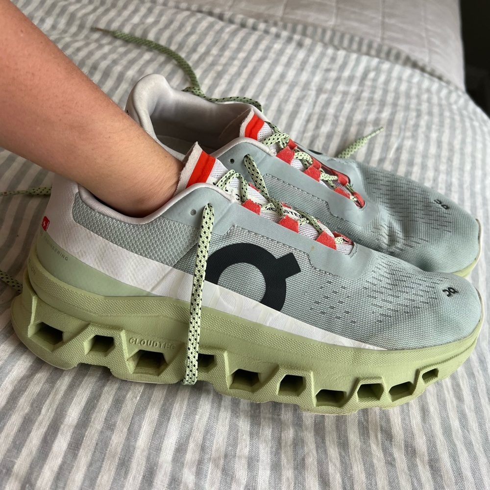 On Cloudmonster Sneakers / Running Shoe